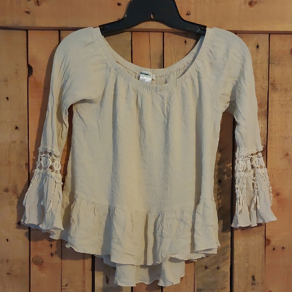 Persaya Women's Cream Top with Lace Sleeves
